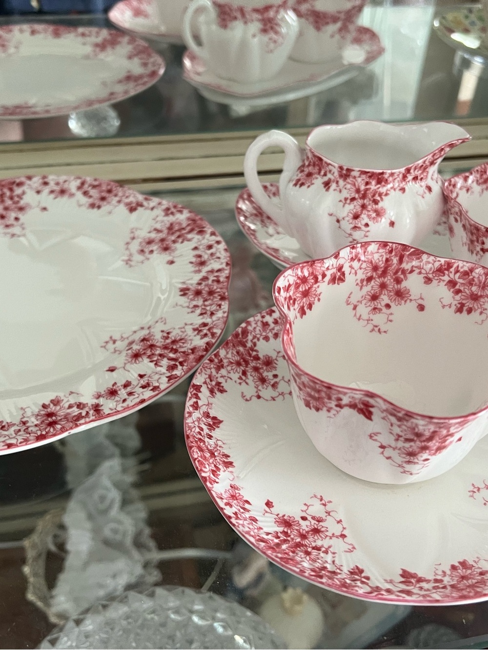 New Condition Shelley Dainty Red Tea Cup Set